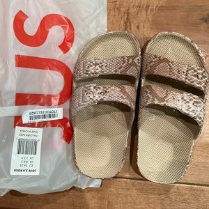 Freedom moses sandal